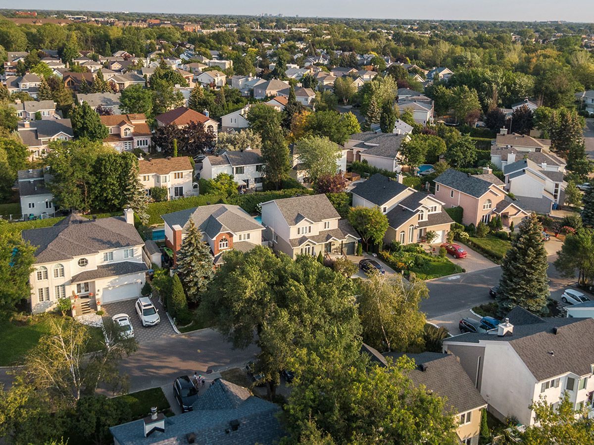 nationalpost's tweet photo. Canadians quickly falling behind on their mortgages: Benchmark Canada https://t.co/tptKJtp35H https://t.co/wHUA7oXHOf