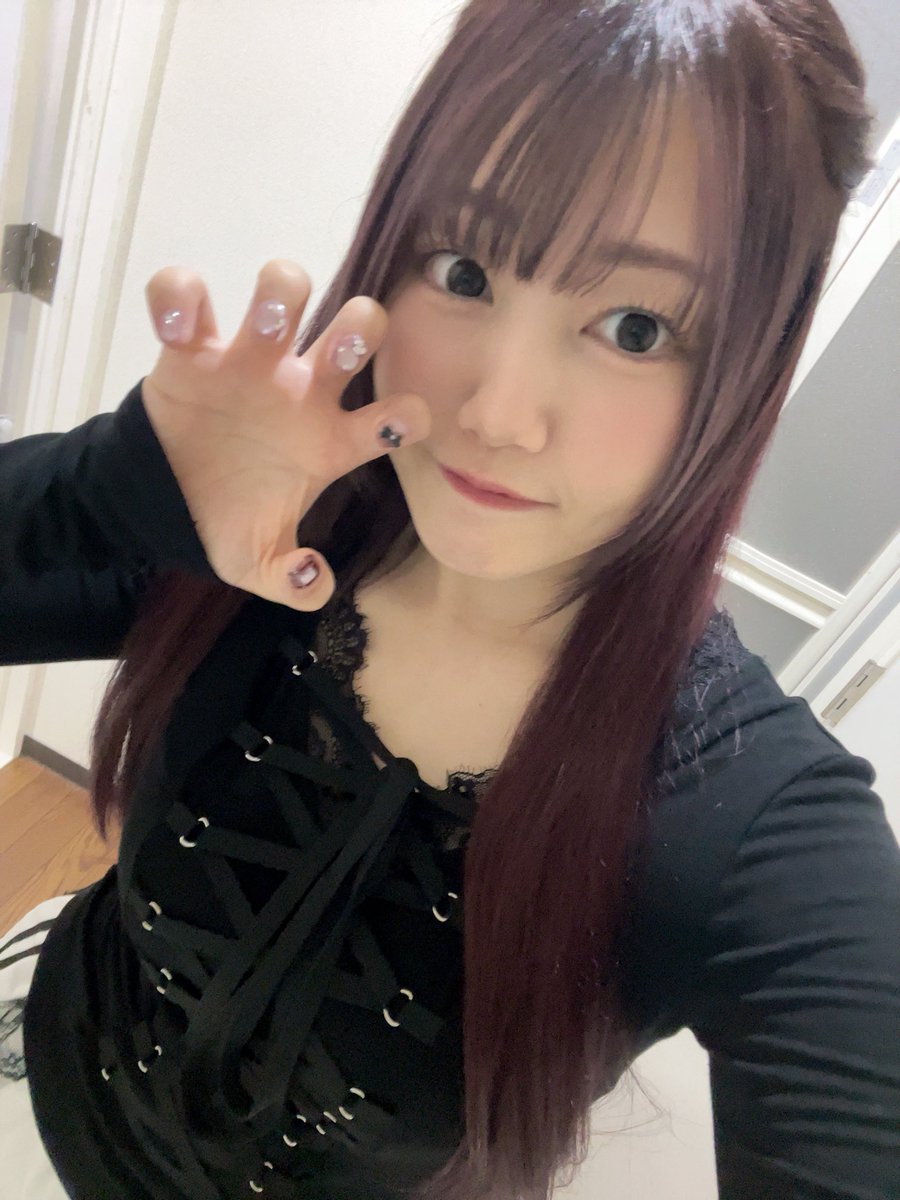 Hoshiki_seena's tweet photo. 最新ビジュアル〜🎶

痩せただろ‼️
痩せただろうが〜‼️‼️ https://t.co/StSbu5sGd9