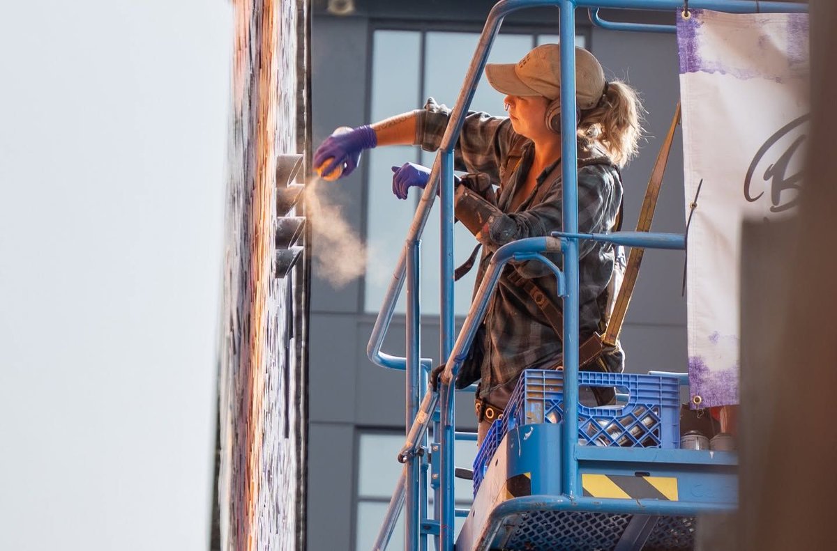 avonoldfarms's tweet photo. Next week Visiting Artist Mandi Caskey will be making a splash on AOF's campus! Her visit will begin with an artist talk on Sunday night, followed by two days of working with Avonians to create something truly special for Avon. We can't wait to welcome her soon! #AvonOldFarms https://t.co/gESiWqNYKc