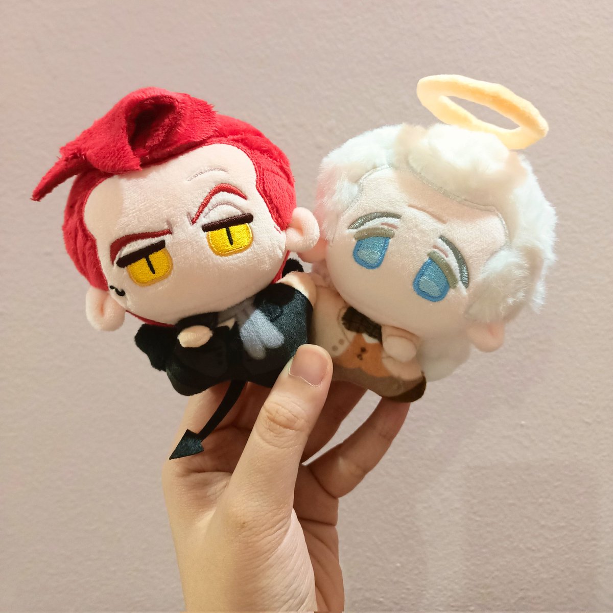 alphaleym's tweet photo. Got my aziracrow plushie 🥰🥰🥰
Kudos for adding wrinkles on them https://t.co/HEod9MOHDD