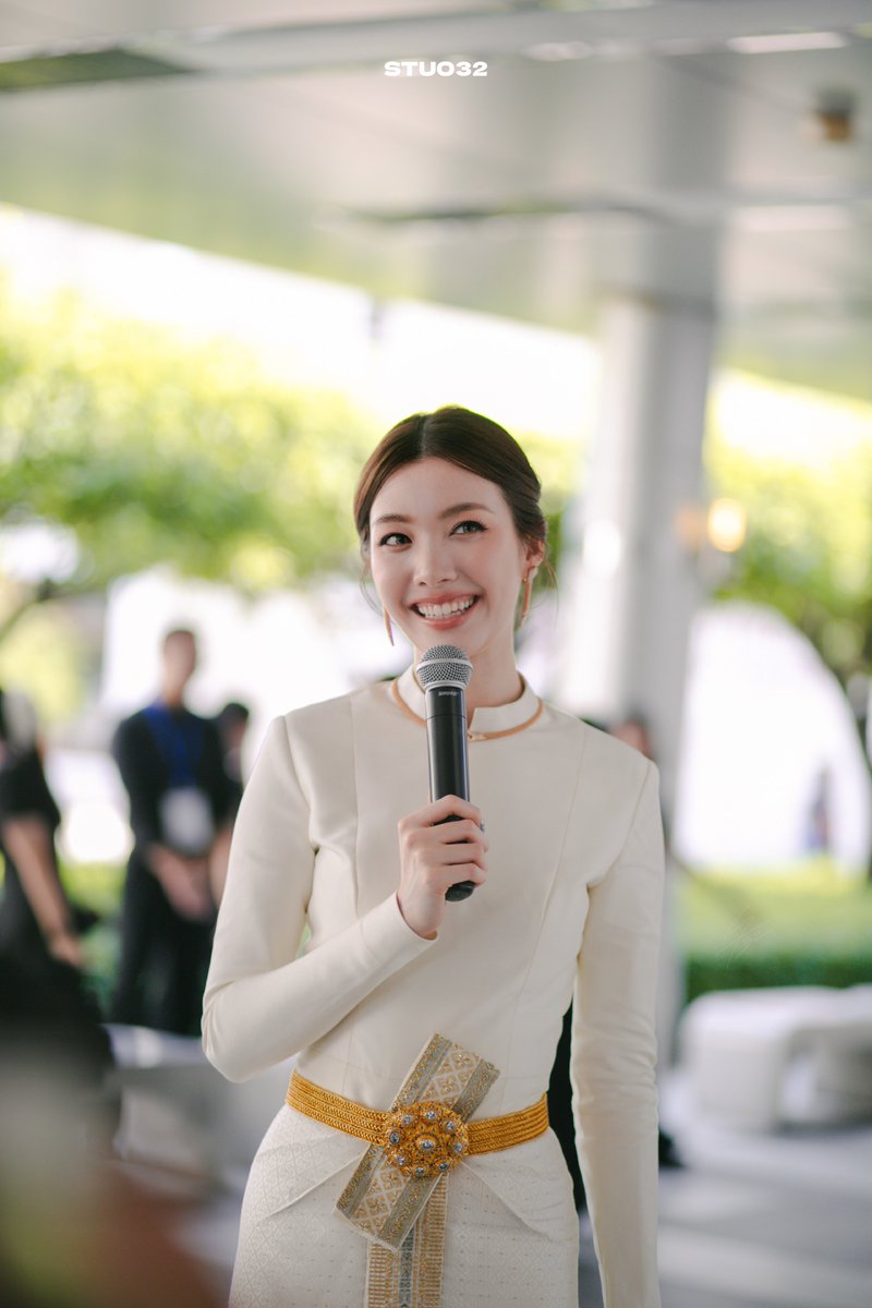 StuO32's tweet photo. 🤏

#ChudThaiXOrmKornnaphat 
#OrmKornnaphat #ออมกรณ์นภัส 
#ChudThai 
#กรมส่งเสริมวัฒนธรรม 
#ผ้าไทยใส่ให้สนุก https://t.co/Px6BSaeMOJ