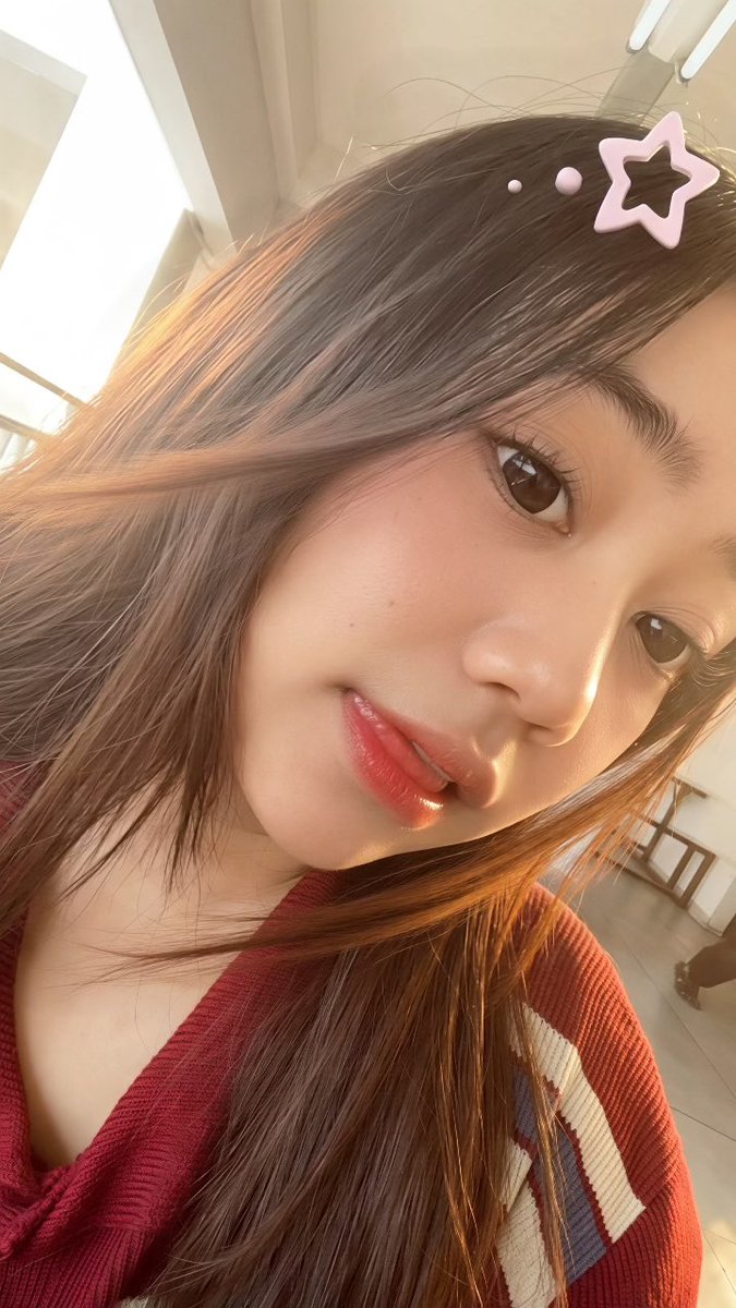 httpies's tweet photo. Day 1 memutuskan ngestan hatuha dan biasin carmen, semoga setelah ini carmen makin bersinar, makin disayang banyak orang, makin jaya jaya jaya 😭💞

And i will always support #Hearts2Hearts for the MAMA Fans’ Choice Female category in the #2026MAMAVOTE https://t.co/KqmrXPQrCb