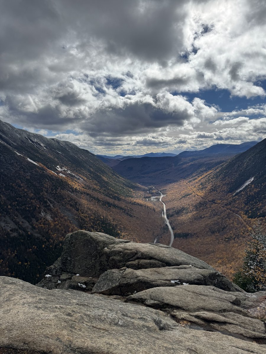 FreeStateNH's tweet photo. Freedom looks good in fall colors. 🍂🥾

Saturday’s Granite Freedom Trek: Mount Willard, White Mountain views, and a day with Free Staters and visitors.

Come for the freedom. Meet the people. Find your place.

What’s your favorite New Hampshire hike? https://t.co/msVJMWThnV