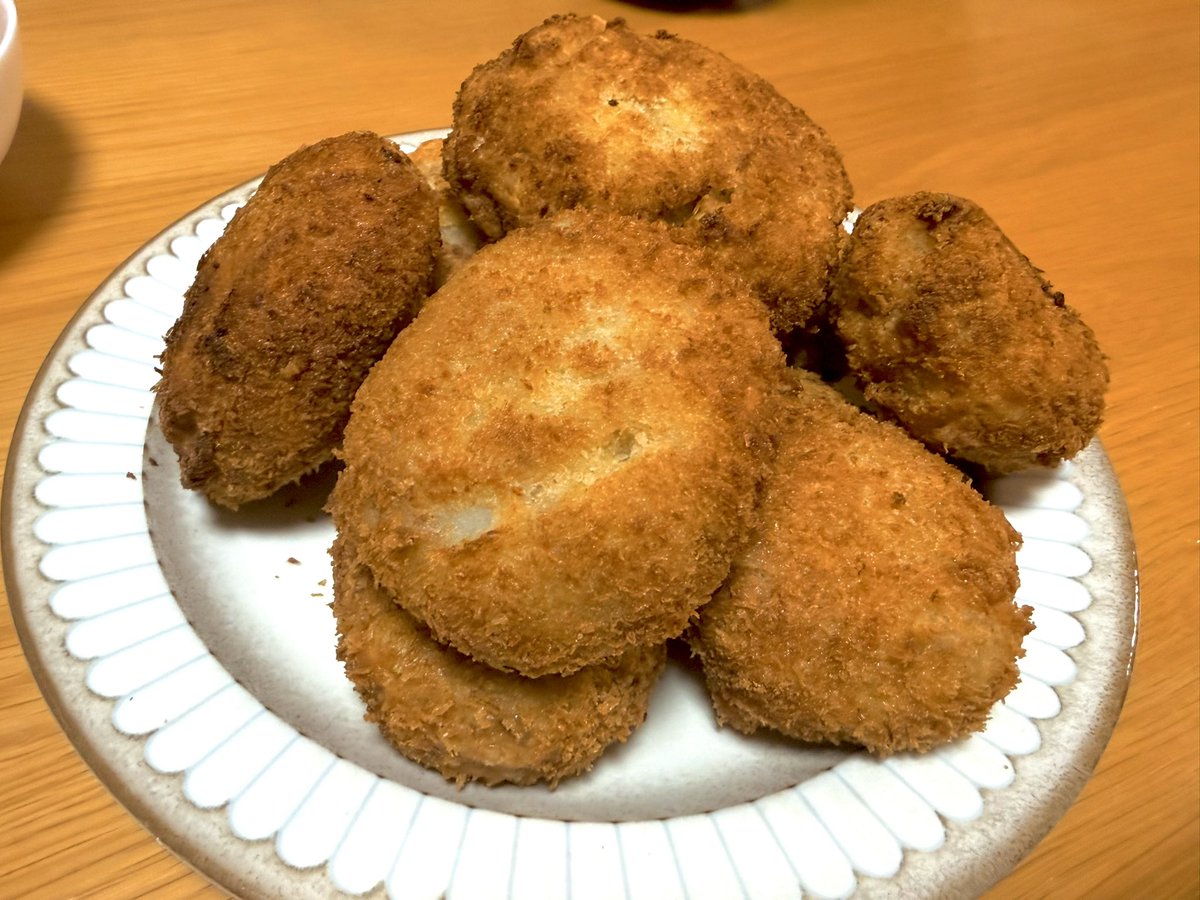 u12k34y56o's tweet photo. 甥っ子が帰ってきてたのでコロッケ作ったー！ https://t.co/H2sXn4JoR2