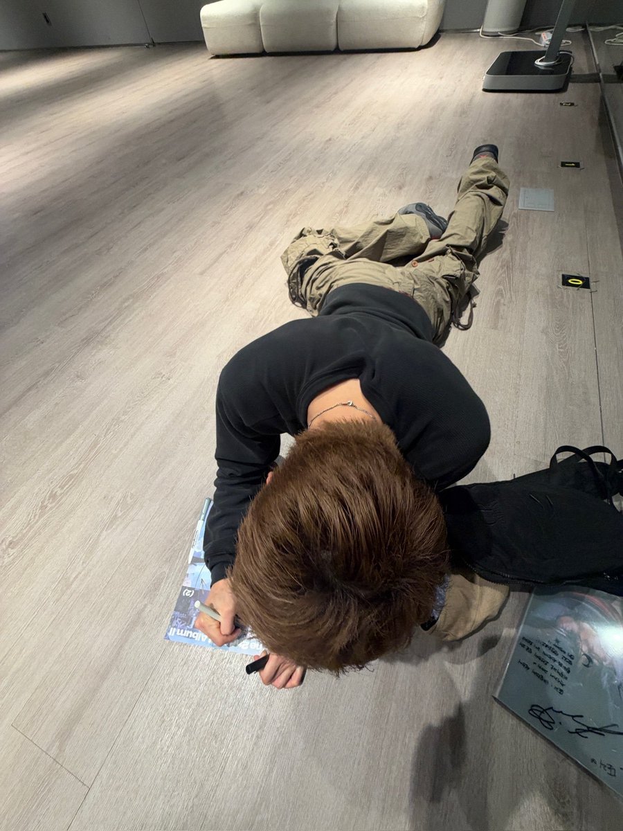kongartto's tweet photo. 아귀여워..
글구 누군가를귀여워하는게 보이는 사진이라서 너무너무좋아ㅎㅎ https://t.co/T2Amihp4S2