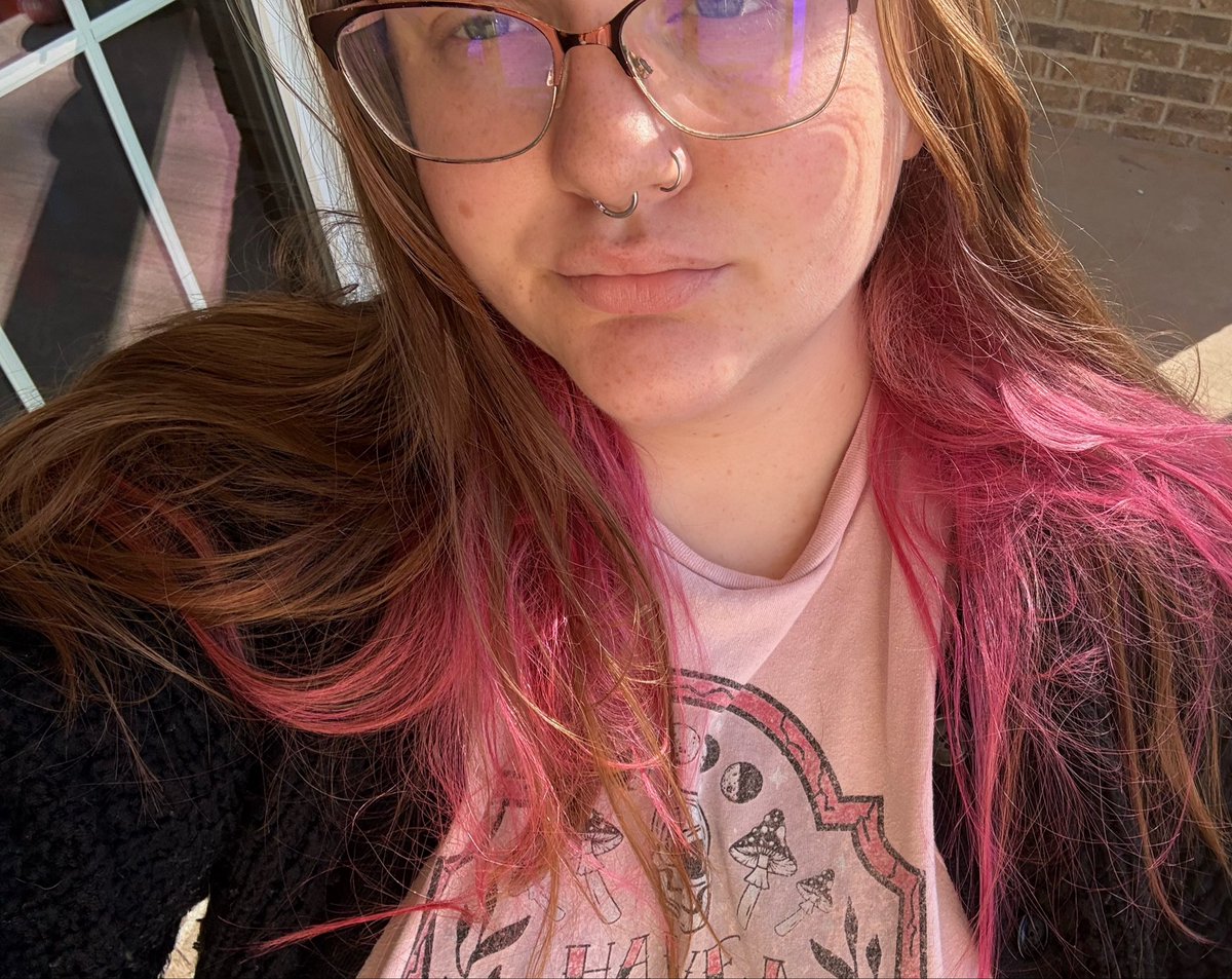 princesskami733's tweet photo. Pink hair pink hair! https://t.co/WVqMfNTN2d