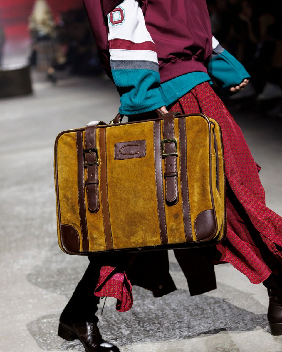 080_bcn_fashion's tweet photo. #080Reborn | NÒMADA

El 080 Reborn transforma peces recuperades de plantes de classificació de residus tèxtils i botigues de segona mà en una col·lecció que reivindica la circularitat i la reutilització. https://t.co/FcU9P5OhPU