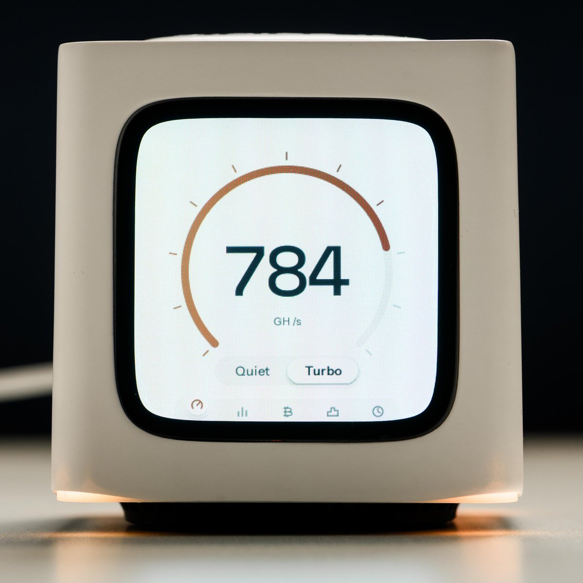 PowerMiningFarm's tweet photo. Inside: Canaan’s Avalon A3197 chip, up to 777 GH/s.

The 2.73" touchscreen shows hashrate, power, temperature, best shares and your mining odds.

Or switch it to the Bitcoin price or a clock. https://t.co/IcvWj6LhhQ