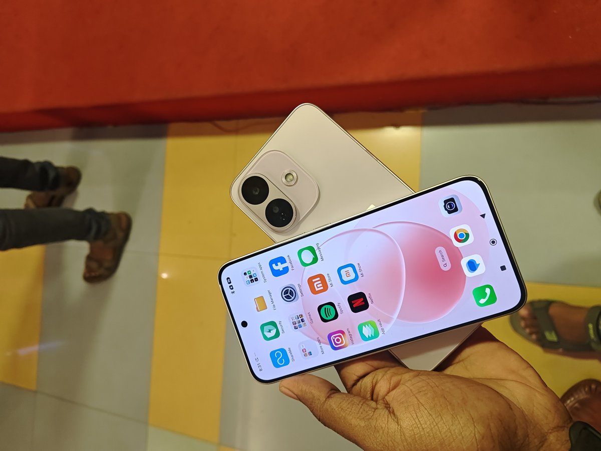 itz_me_nandu's tweet photo. The experimental fan meet of #Redminote17proseries was very good. I was mindblown by the10,000Mah battery of the phone its very rare in any phone. #Xiaomifansclub
@redmiindia
@pixelwithme
@Ritij
@XFCTrivandrum https://t.co/QQbiwB35Rz