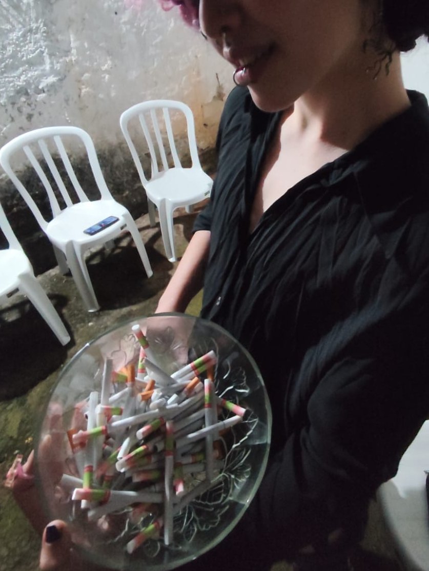 bordercorepunk's tweet photo. lavi passate o bowl de 80 cigarros diversos no halloween, aceitas? https://t.co/cPwy52Zdb9
