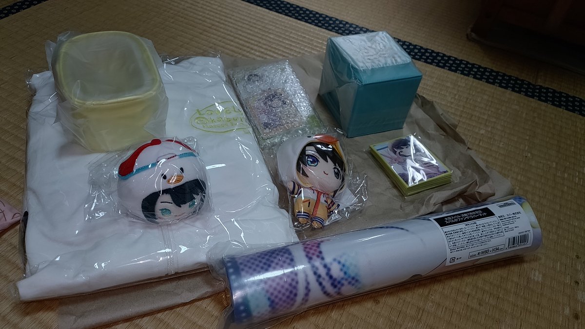 sunpu_konarin's tweet photo. おかぶりと７周年が届いたぞ！
これからの季節、パーカーは非常にありがたいぜ
(ホロのオタクになってからパーカー増えたなぁ) https://t.co/nkLgWt2W0i