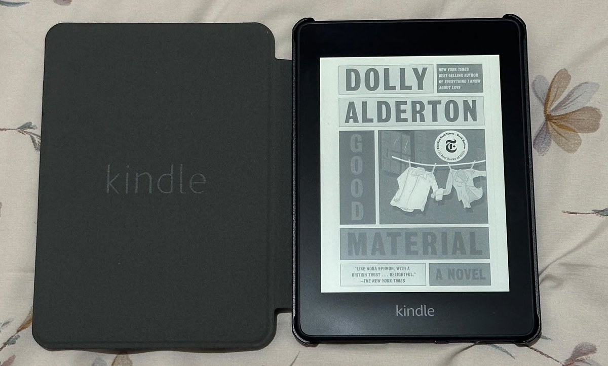 avilleren's tweet photo. Habis baca Good Material karya Dolly Alderton @dollyaldertonx. Ini buku pertama yang gue habiskan tahun 2026.

Sepanjang tahun beli banyak buku, tapi enggak ada yang tuntas. Karena malas atau kurang menarik saja.

Good Material menarik dari cover sampai sinopsisnya #booktwt. https://t.co/pclJkm1RK1