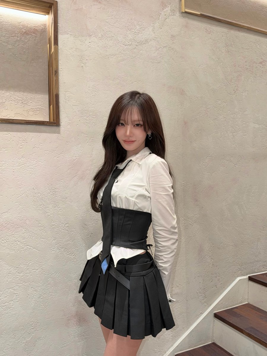 ivepics_'s tweet photo. liz instagram update https://t.co/BIxfvUvD9j