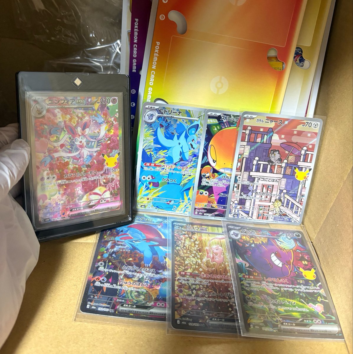 mAhO2000_WYL's tweet photo. っていうのは本当だったんですけど、
なんかSARボーマンダに始まりボコボコ出てきて、

最終的に９種セットにSAR4枚とAR3枚入ってました
ゲンガー初入手嬉しいッ！

何で復刻入ってないの！もう！開けてよかった https://t.co/1Y3AlLF7b0