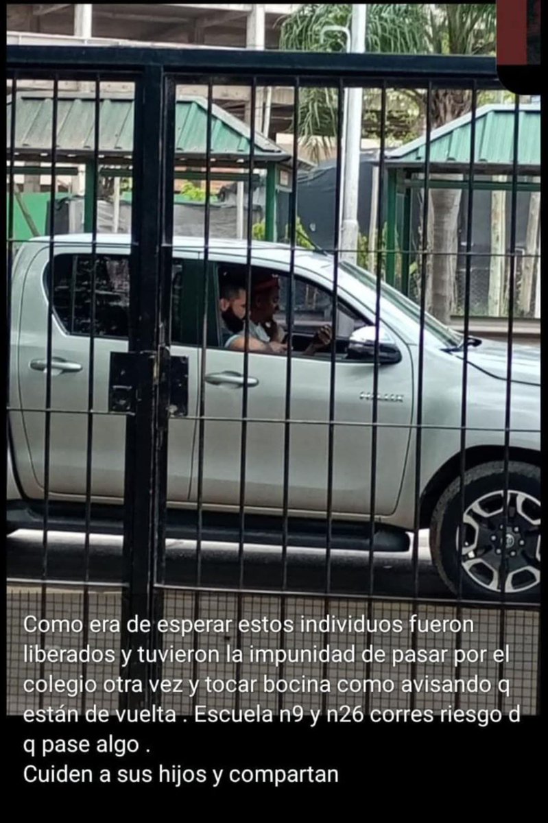 GordoLeyes's tweet photo. Estos son los dos musulmanes que amenazaron a dos nenas, repartían caramelos entre nenes e intentaron sobornar a la directora de una escuela con mil dólares so pretexto de "predicar". https://t.co/F863f5YoPN