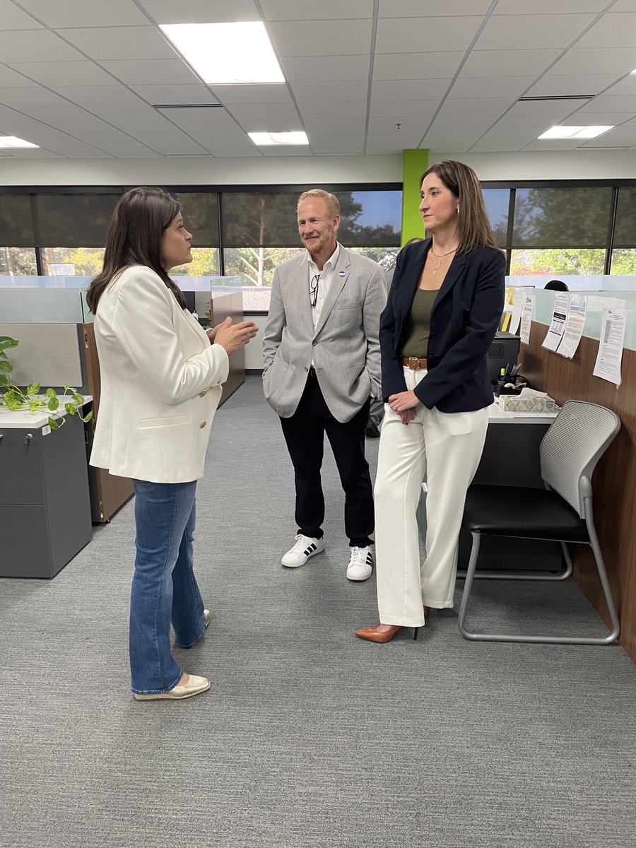 RepHaleyStevens's tweet photo. Great to visit Oakland County Michigan Works! Last week, I stopped by their new location in Southfield where staff are hard at work helping Michiganders find meaningful employment. They keep our state moving forward! https://t.co/V3jSRV7dtM