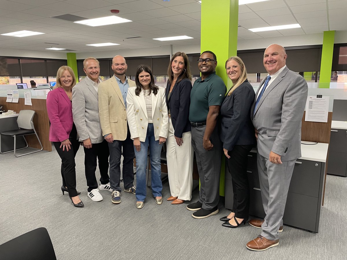 RepHaleyStevens's tweet photo. Great to visit Oakland County Michigan Works! Last week, I stopped by their new location in Southfield where staff are hard at work helping Michiganders find meaningful employment. They keep our state moving forward! https://t.co/V3jSRV7dtM