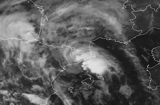 angel_rivera8's tweet photo. En el tiempo-Ángel Rivera: Danas y lluvias torrenciales: no es lo mismo
https://t.co/I5O4foD1pF https://t.co/UzWi3Md7CN