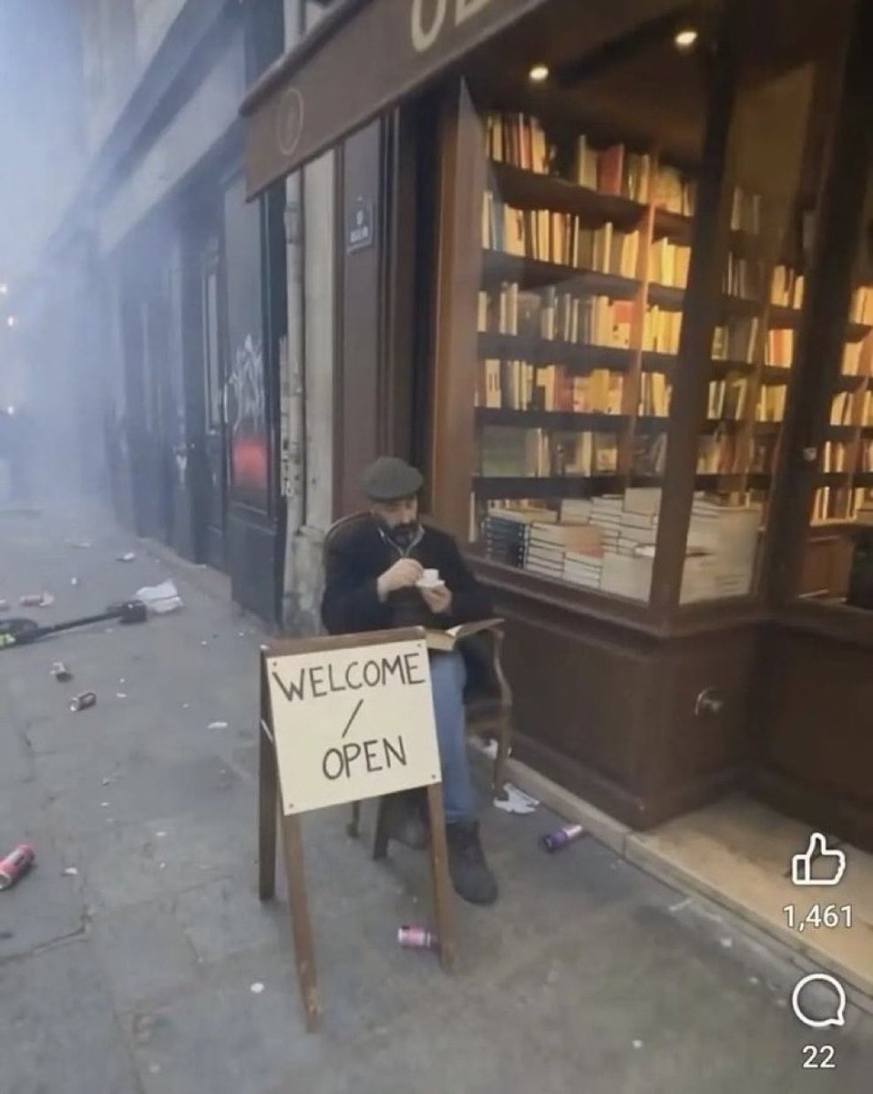 iamyesyouareno's tweet photo. The only store not looted in this French mall is the book store. 

The jokes write themselves. https://t.co/muay4u8iRq