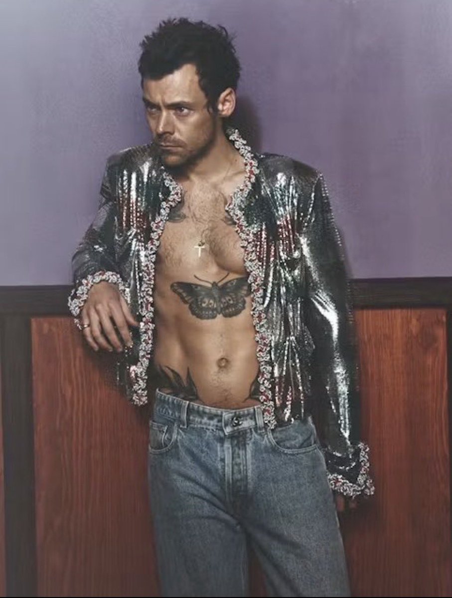 MysticCatcher12's tweet photo. I am so here for this gay ass photo shoot era 🔥 https://t.co/b9C5z1yXSz
