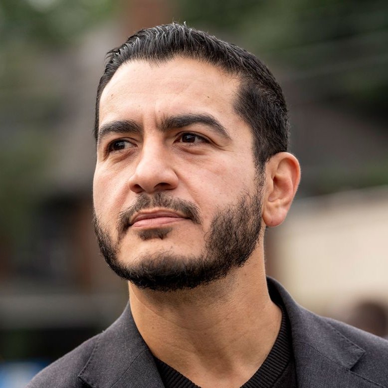 EricLDaugh's tweet photo. 🚨 JUST IN: To appeal to black voters in Michigan, Abdul El Sayed orders fried chicken, spicy gas station snacks and says he's not like other "Abduls" who are racist toward black people

🤡🤡🤡

What a freaking JOKE.

This is a sign of PANIC that black voters see right through this jihadist. He's worried about tanking in Detroit! VOTE MIKE ROGERS!