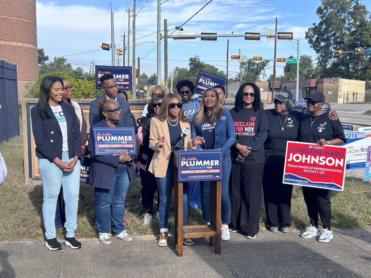 RepCWJ's tweet photo. Yesterday morning, I had the honor of welcoming @JasmineForUS, @letitiaplummer , and @CDMenefee to House District 139 as early voting was underway.

Together, we urged folks to participate in this election and vote. I’m glad that folks listened and voted in historic numbers! 👏🏾 https://t.co/0s8OAsgHwY