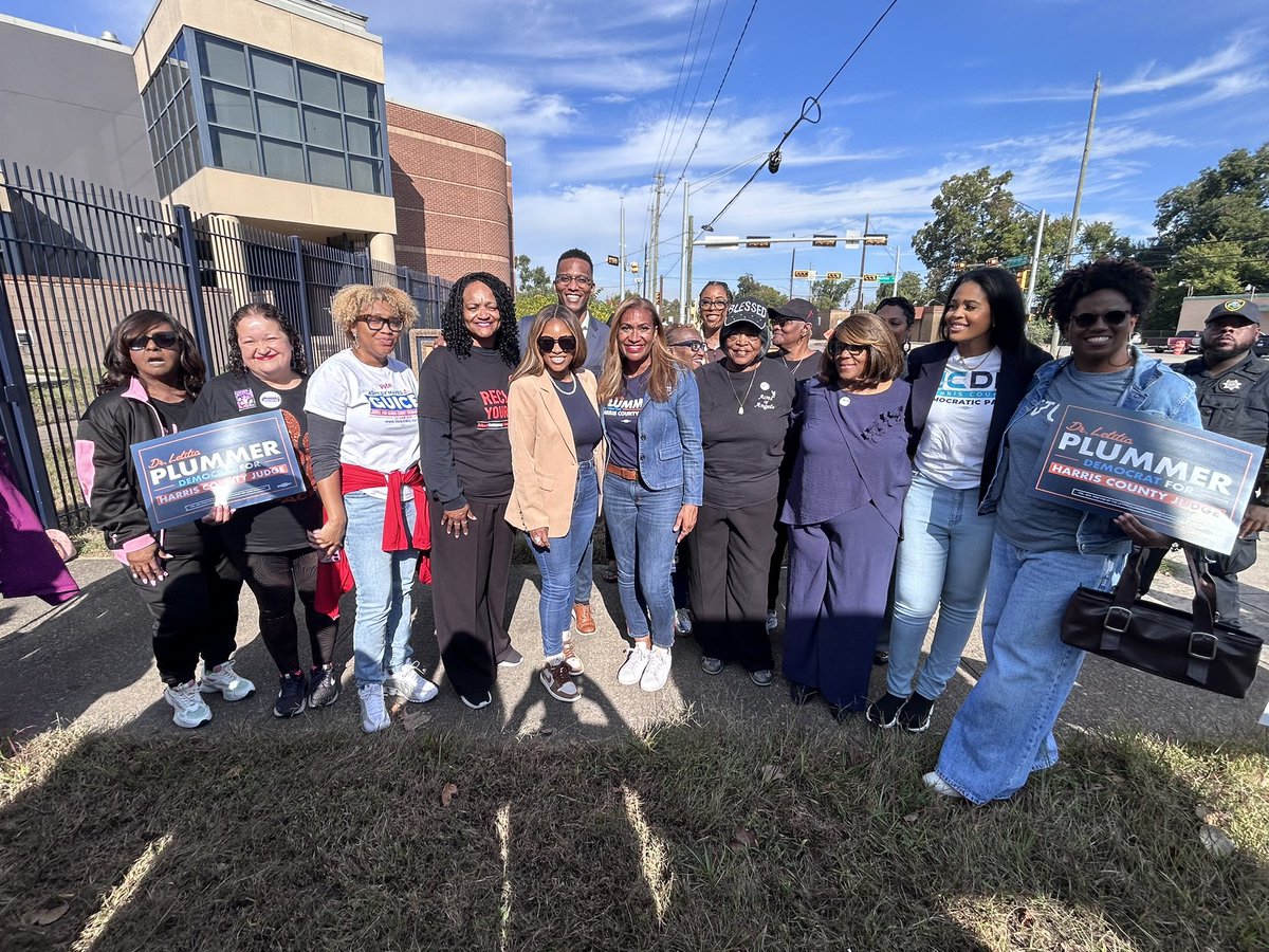 RepCWJ's tweet photo. Yesterday morning, I had the honor of welcoming @JasmineForUS, @letitiaplummer , and @CDMenefee to House District 139 as early voting was underway.

Together, we urged folks to participate in this election and vote. I’m glad that folks listened and voted in historic numbers! 👏🏾 https://t.co/0s8OAsgHwY