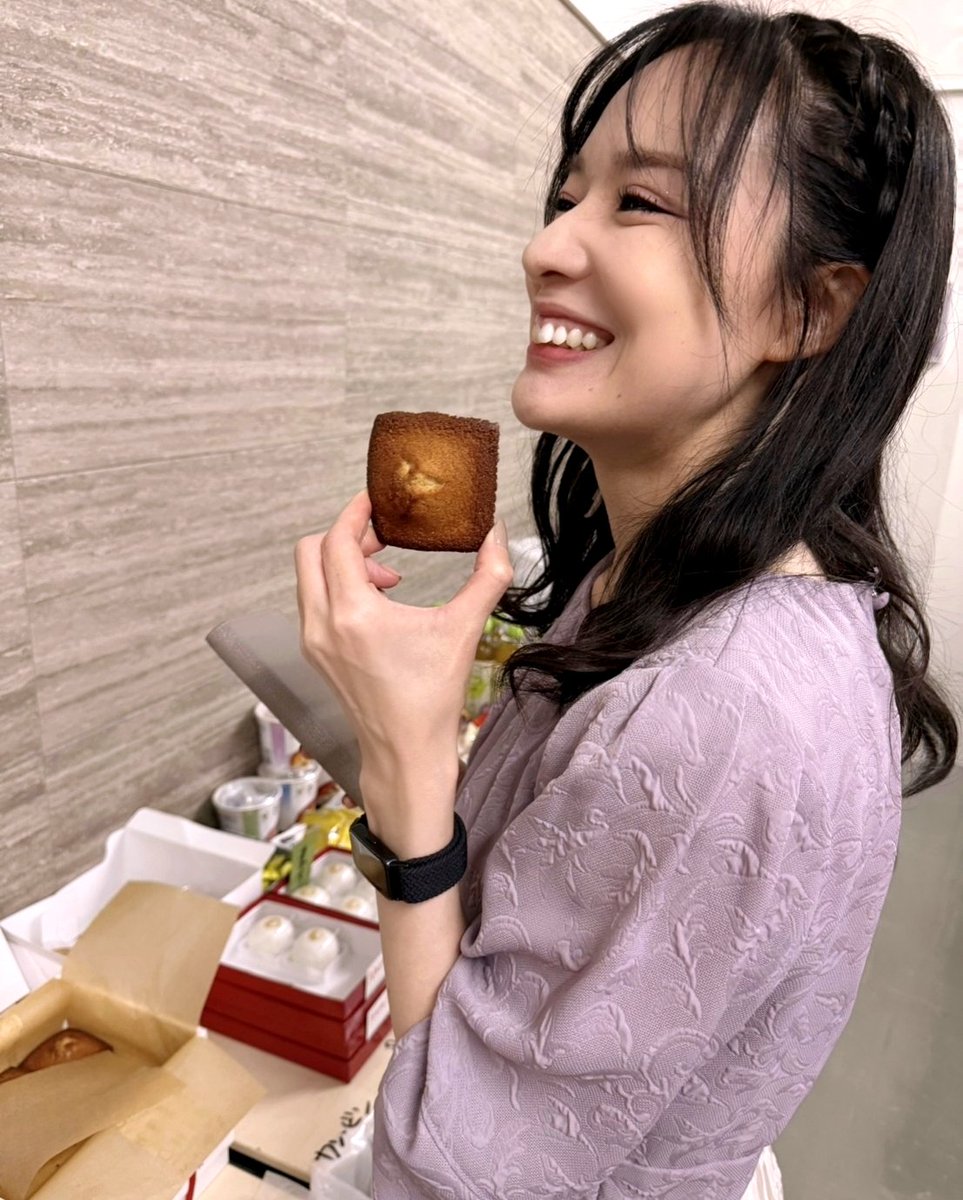 dama__'s tweet photo. ねぶパのお写真、最後に自分的お気に入りを失礼します…！🤗
じゅんじゅんが袖から撮ってくれたのと西又先生が2階から撮ってくれた✨Artist✨️感ある素敵お写真、仲良しスタッフさんが撮ってくれた舞台裏お写真🍪 1枚目のお腹には3.4.枚目のフィナンシェが詰まっています🤗🤗 https://t.co/BCiYwKmFF9