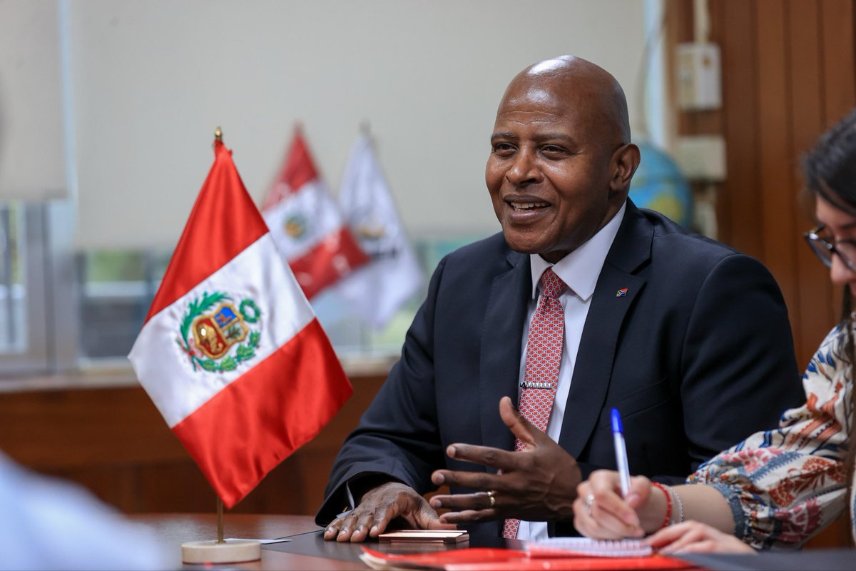 MinemPeru's tweet photo. ✅ Ambas delegaciones coincidieron en seguir coordinando para establecer una hoja de ruta que permita avanzar hacia un Memorando de Entendimiento (MOU), orientado a fortalecer la cooperación bilateral, promover nuevas inversiones e impulsar proyectos estratégicos que generen oportunidades de desarrollo para ambos países.