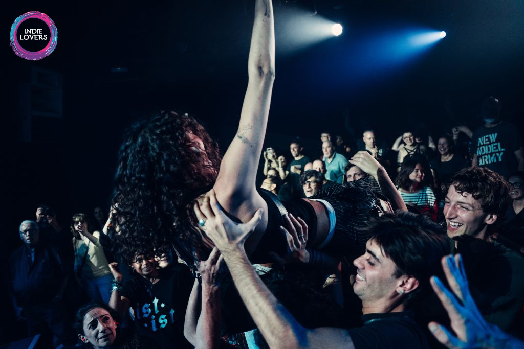indieloversm's tweet photo. Els @ististmusic van portar per primera vegada a Catalunya el seu post-punk angulós, en un memorable concert a @UploadBarcelona.

Crònica, fotogaleria i setlist, al nostre lloc web!

https://t.co/sdMQ8HRcj5

📷 Cris Pla
💻 @spaceface https://t.co/RnJ9mxCeYP