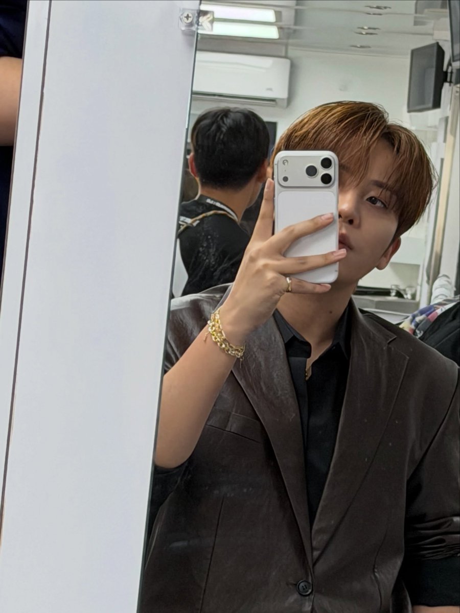 1024updates's tweet photo. [📷] 261020 | JONGHO

#ATEEZ #에이티즈 #JONGHO https://t.co/46OHiaUHDe