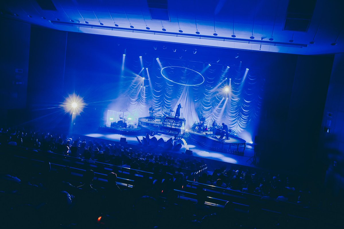 xoxleoxox's tweet photo. 『ReoNa Concert Tour 2026 "De:TOUR -静脈-"』@ 福岡国際会議場

Lv.28 はじめました。
九州にただいました回り道。
静かに、脈打つ、静脈。
鼓動、どくどくでした。

楽しんでいただけていますように…！
ありがとうございました…💠！

#ReoNa #DeTOUR静脈 https://t.co/VS9XogB39D