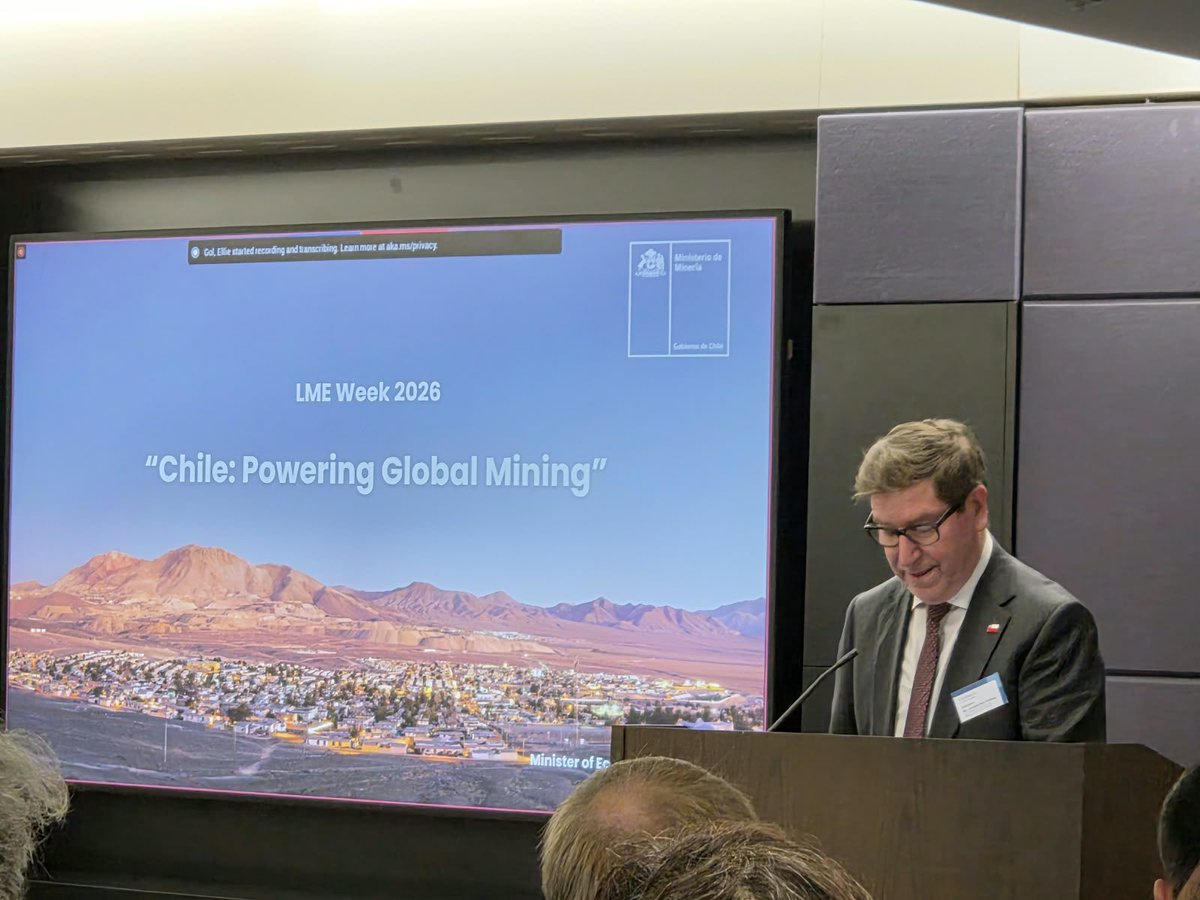 ctlithium's tweet photo. Minister for Economy and Mining @DanielMasValdes presents the investment case for #Chile 🇨🇱 at #LMEWeek @anglochilean 

🔋CEOL contracts nearing completion

🔋Supportive governmental environment for private companies 

🔋Positive outlook for foreign investment 

#mining #investing #chile
