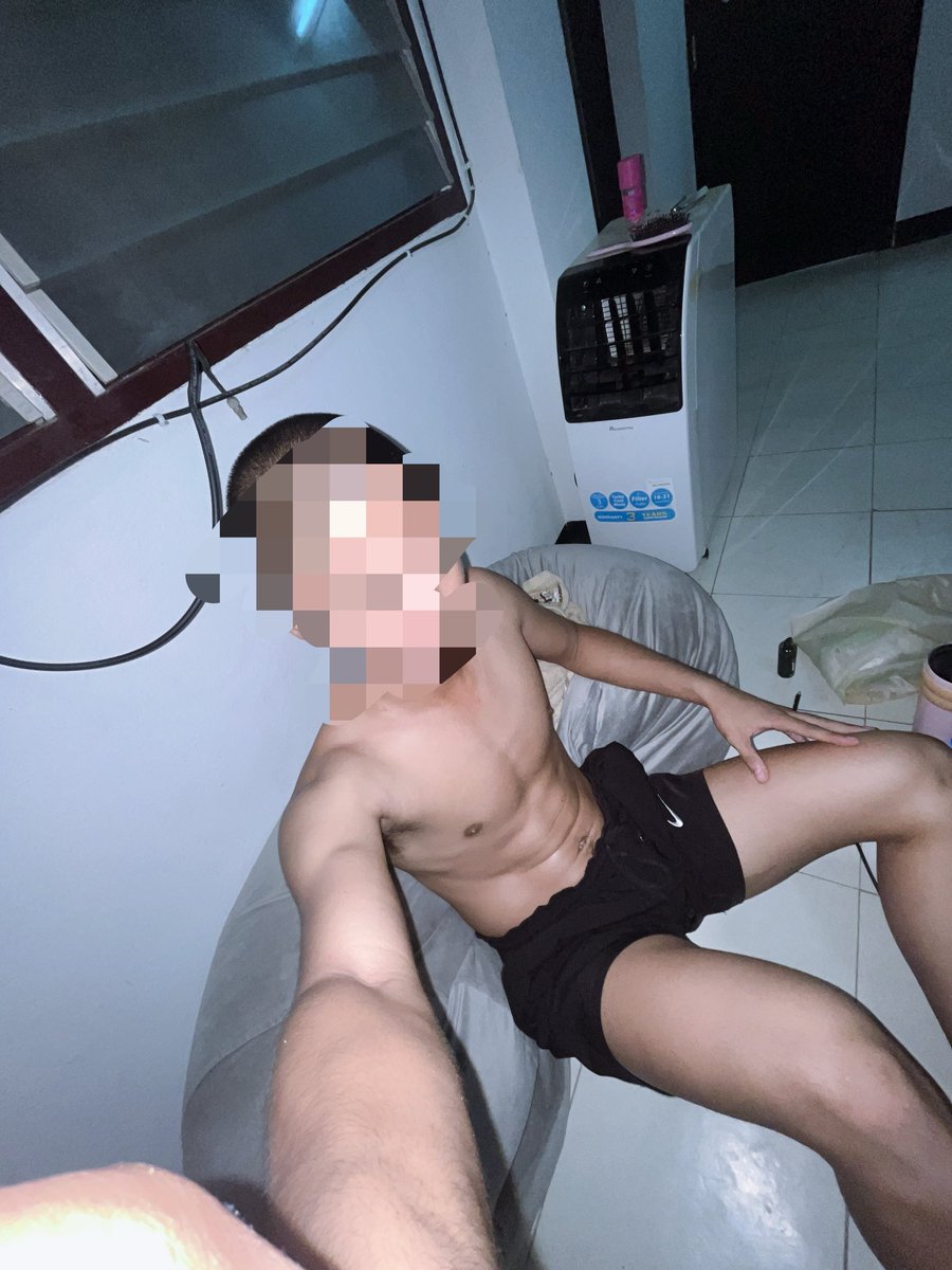 hpkrngmcm1's tweet photo. เหงาอะ มาหาหัวเกรียนหน่อยค้าบบเธอ #สัตหีบ #หัวเกรียน https://t.co/4J1QCTpfs3
