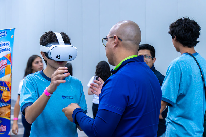 UISEK's tweet photo. La #UISEK participó en Quito #YoungTalentLATAM, compartiendo su oferta académica a través de experiencias prácticas e inmersivas que permitieron a los jóvenes explorar sus intereses y conocer nuevas oportunidades para su futuro profesional. 🎓 https://t.co/2WMbZx87oH