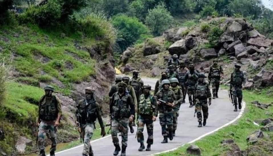 priority_n's tweet photo. Homage to 12 Bravehearts of #170BN @crpfindia

HC PARMESHWAR ORAN
CT SUNMAN SINGH
Ct ABHISHEKH KUMAR SINGH
CT SAILENDRA BHARDWAJ
CT DHIREN DEKA
CT ARUN KUMAR SINGH
CT V.ESWARRIAH
CT PAPPU KUMAR
CT KAMLESH KUMAR
CT MATIUR RAHMAN
CT P.C. SETHI
CT NEERAJ KUMAR SHARMA
on their Balidan Diwas today.

They all were immortalized while fighting against #maoists in Bijapur #Chhatisgarh on Oct 20, 2008.
#KnowYourHeroes