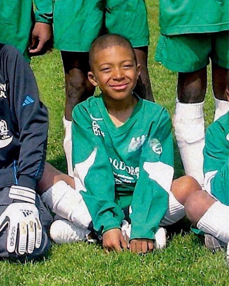 yyy_km10's tweet photo. ₊˚⊹♡ 🐸 &amp; 🐢 ♡⊹˚₊

#kylianmbappe #notmyartbutmycommission https://t.co/LbsO4mLZo9