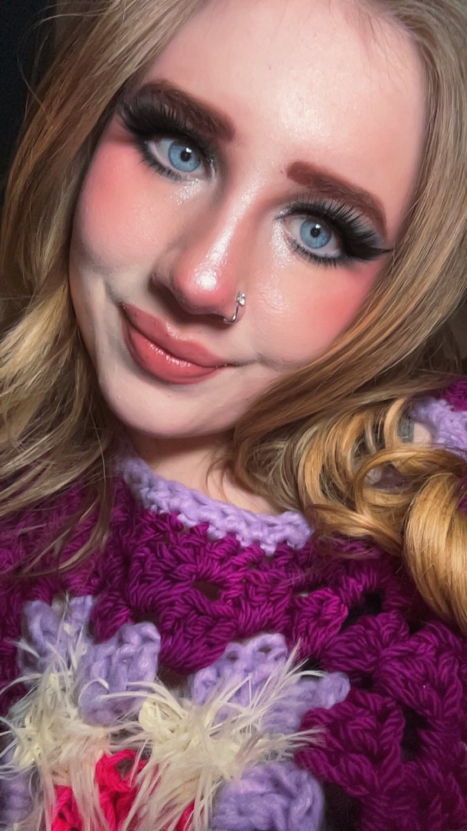 turney_sophia's tweet photo. “Oops, did I just become the reason you're watching my story twice?  💙 📸 ✨ #Selfie #SnapMe #FeelingMyself #PrettyVibes #GlowUp #SelfieTime #SnapSelfie #SnapVibes #Snapchat #SnapStory https://t.co/RHpRcstg3J
