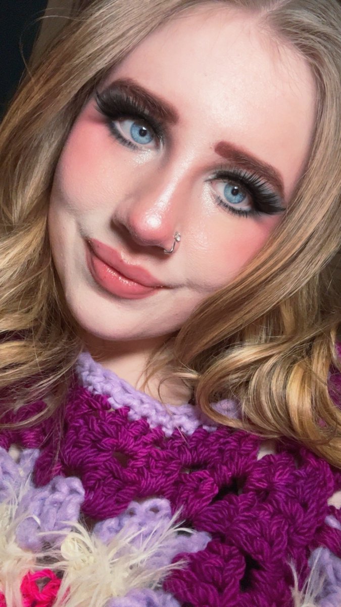 turney_sophia's tweet photo. “Oops, did I just become the reason you're watching my story twice?  💙 📸 ✨ #Selfie #SnapMe #FeelingMyself #PrettyVibes #GlowUp #SelfieTime #SnapSelfie #SnapVibes #Snapchat #SnapStory https://t.co/RHpRcstg3J