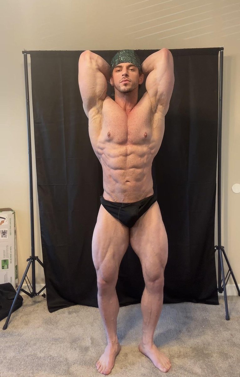 GaintrustMikey's tweet photo. Competitor client 3.5 weeks out. 5'10 @ 204.8lbs this morning. 

Notes: Glutes from the side need work still to be ready for show day. Need to see another ~7 lbs come off ~2 lbs/week.

With that said, he's in a great spot I'd say as long as he says locked in! https://t.co/xUA2D80Zxe