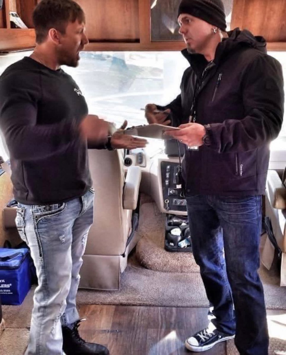 Wraith_Chasers's tweet photo. THROWBACK THURSDAY

October 30, 2015.
On set of EXORCISM LIVE https://t.co/DVZCtt8vLy