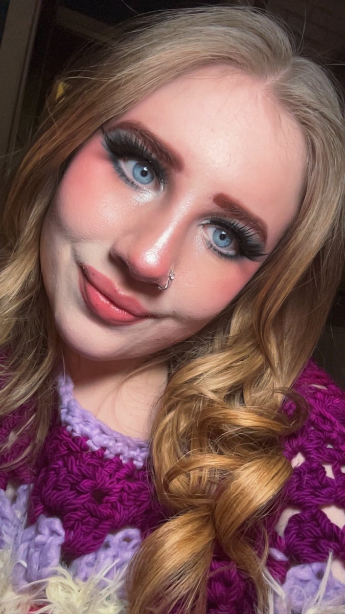 turney_sophia's tweet photo. You can look, you can smile, but don't blame me if you get a little obsessed. 😘✨”
#DollEnergy #ConfidentBeauty #GlamVibes #SelfieQueen #PrettyAndBold  #Selfie #SnapMe #FeelingMyself #PrettyVibes #GlowUp #SelfieTime #SnapSelfie #SnapVibes #Snapchat #SnapStory https://t.co/ERq6YSGeZA