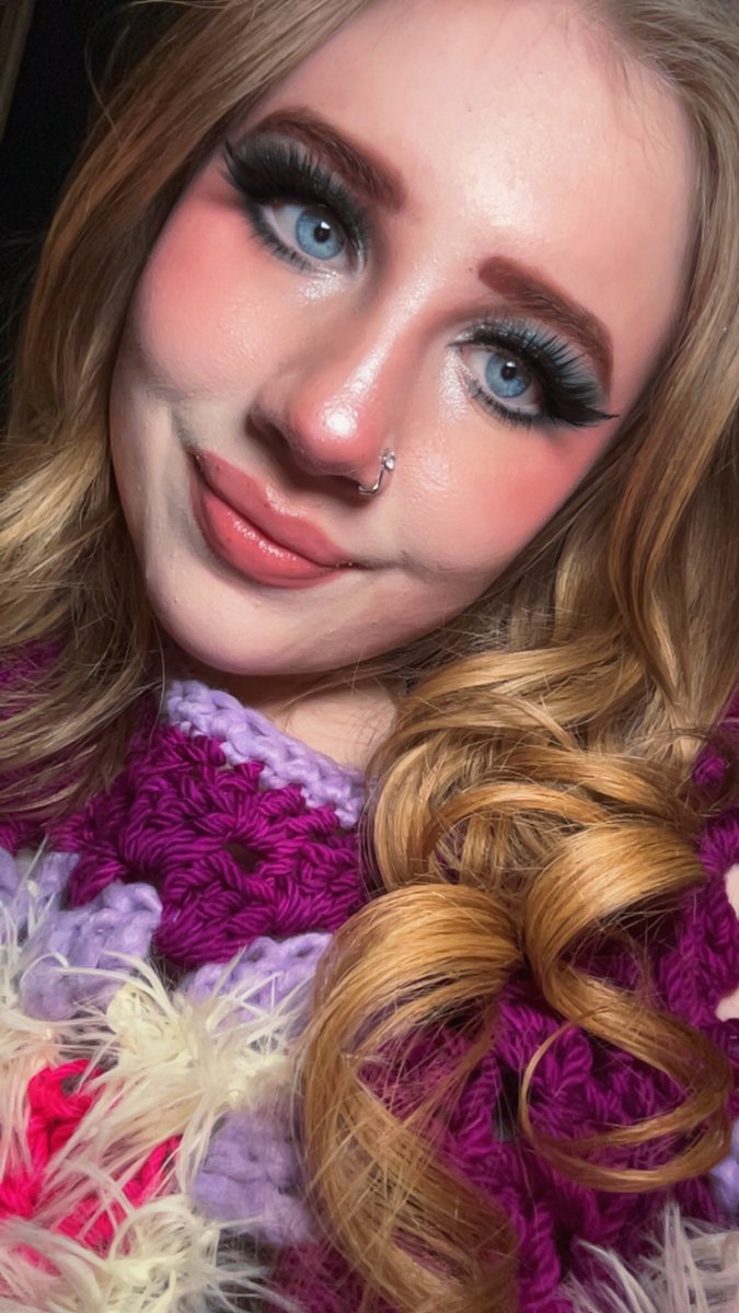turney_sophia's tweet photo. You can look, you can smile, but don't blame me if you get a little obsessed. 😘✨”
#DollEnergy #ConfidentBeauty #GlamVibes #SelfieQueen #PrettyAndBold  #Selfie #SnapMe #FeelingMyself #PrettyVibes #GlowUp #SelfieTime #SnapSelfie #SnapVibes #Snapchat #SnapStory https://t.co/ERq6YSGeZA