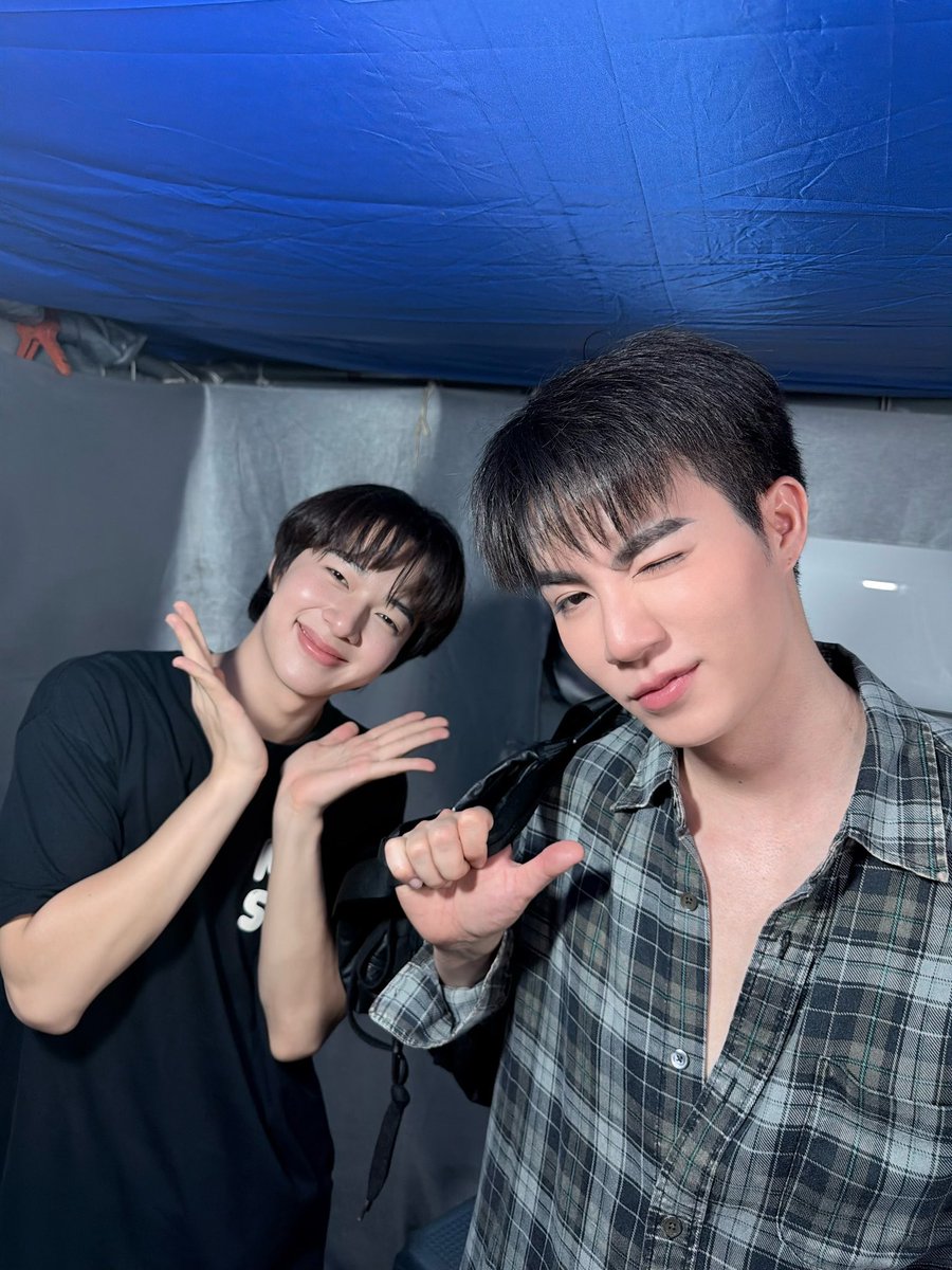 HUGELHEESeries's tweet photo. มนต์รักฮักอีหลี HUG E-LHEE : Somtum Rhapsody 🌶️🎙️✨

Q10 ~ เลิกกองแล้วจ้าาา 🤗

มื้อนี้ม่วนคัก ๆ นอกจากมีผู้คนมากหน้าหลายตาแล้ววว ยังได้เห็นไผก็บ่ฮู้ ง๋องแง๋ง หงุงหงิงงงกันทั้งงงวันสู 👀✨

ละก็ขอขอบคุณพ่อแม่พี่น้องสำหรับกำลังใจในวันนี้หล๊ายหลายยยที่ส่งมาให้กัน มื้อนี้เลยพาอ้ายช้างและบักน้อยมาบอกฝันดีทุกคนเด้อจ้าาา 🥰🤤

HUG E LHEE Q10
#มนต์รักฮักอีหลีQ10