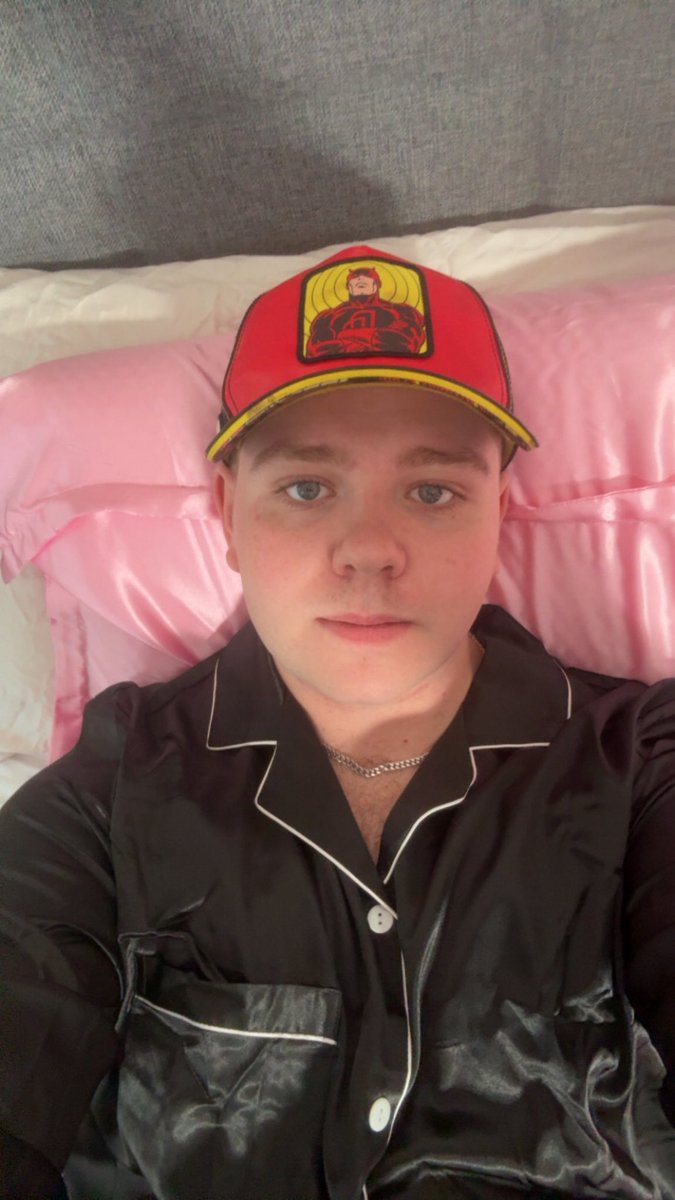 harrynotaverage's tweet photo. a very important video is being filmed #GettingSilky https://t.co/UB3aYruOu8