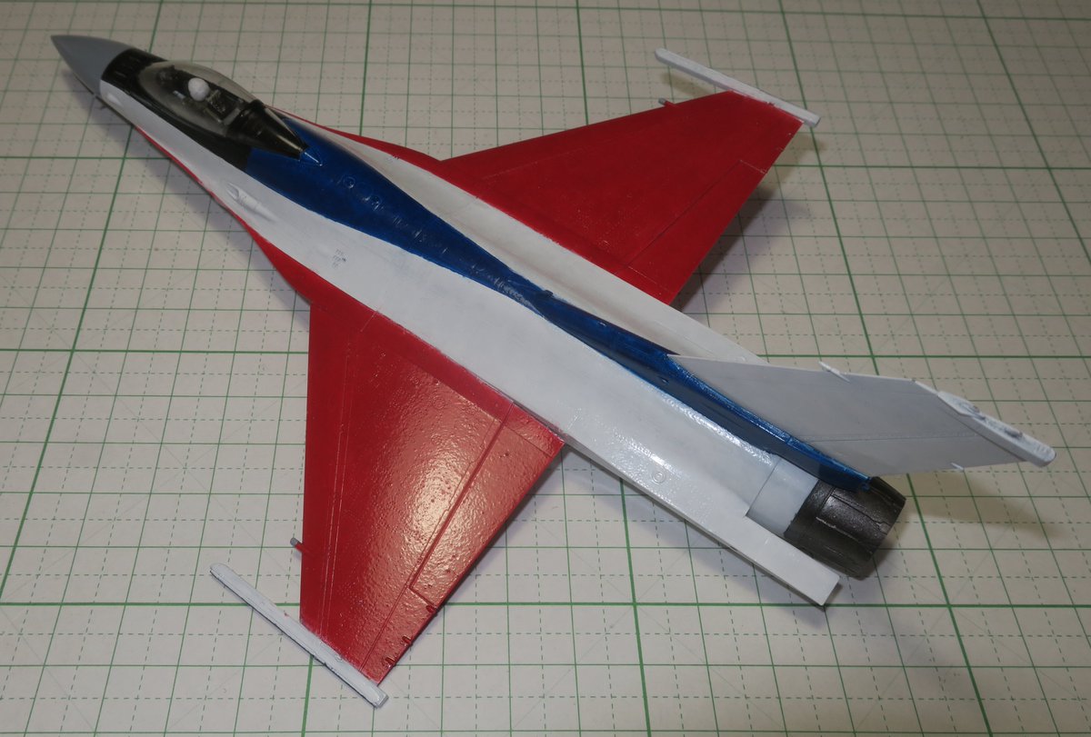 nyoshinori's tweet photo. #tamiya F-16CJ Block 50(その17)。キャノピーを塗装。その他、気になるところを修正して、機体上面の塗装は一旦終了。#airmodel #scaleaircraftmodel #scaleaircraftmodelling #scalemodel #scalemodelling #straightfromthebox #スケールモデル #模型 #素組み #飛行機模型 #牛歩モデリング https://t.co/k6N6LbyMUC