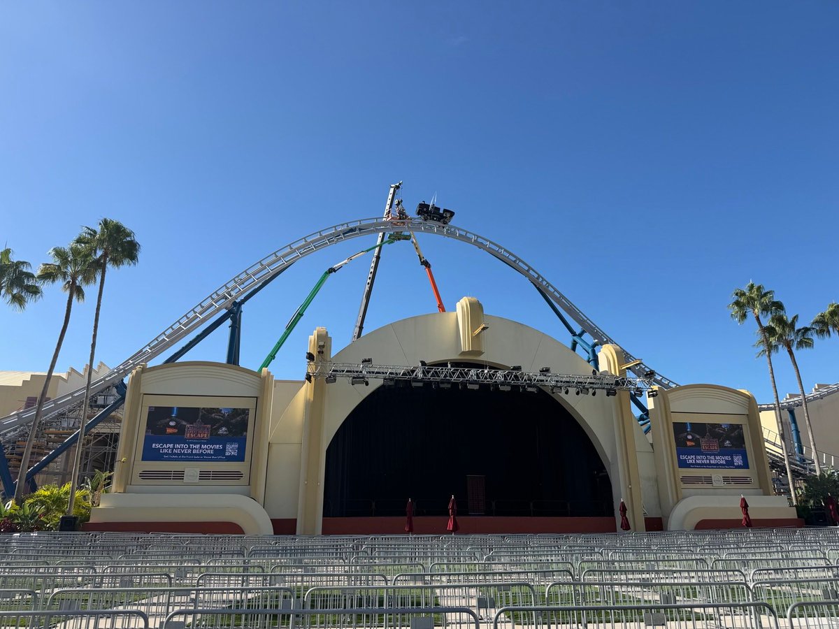 insideuniversal's tweet photo. The Fast &amp; Furious: Hollywood Drift test car has reached the top of the hill over the Music Plaza Stage. @UniversalORL https://t.co/SmtBUxqWdR