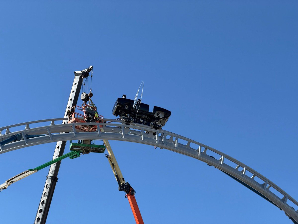 insideuniversal's tweet photo. The Fast &amp; Furious: Hollywood Drift test car has reached the top of the hill over the Music Plaza Stage. @UniversalORL https://t.co/SmtBUxqWdR