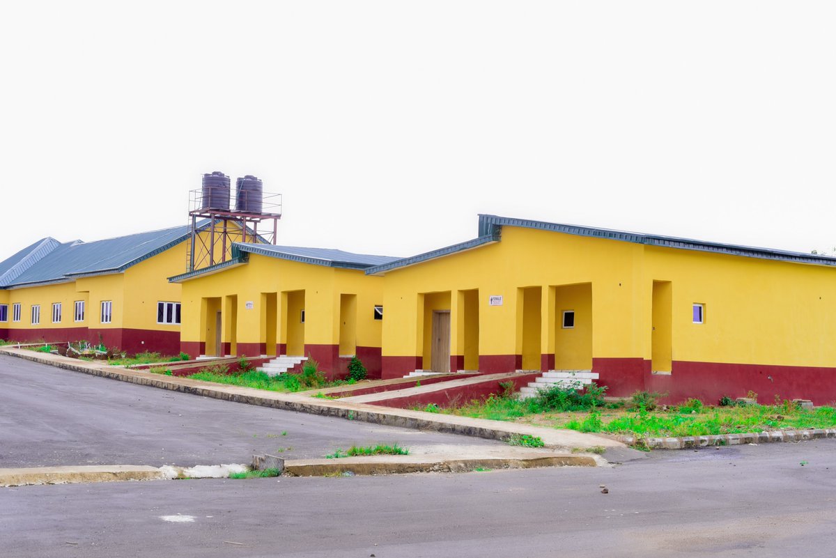 FeedbackOYSG's tweet photo. Completed RAAMP project: The reconstruction of the Oja Oba Market in Ibarapa Central Local Government Area. For details, see here: https://t.co/k4nSpX3Klz. https://t.co/7Bvl7XXEUu