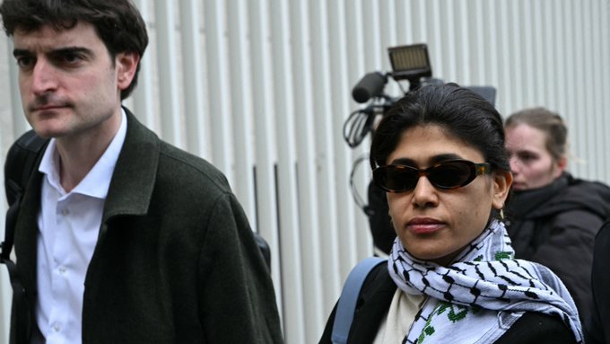 FilFrance's tweet photo. Rima Hassan 
Le parquet réclame deux ans d'inéligibilité et dix mois de prison avec sursis contre l'islamiste jugée pour apologie du terrorisme.
Un commentaire ? https://t.co/904rhaK6WS